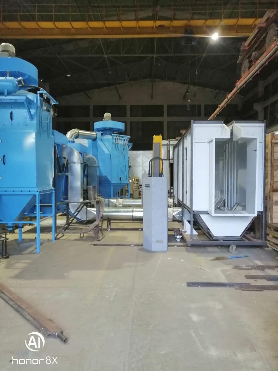Industrial coating line and conveyor